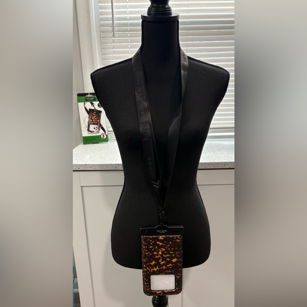 NIB Kate Spade New York IP68 Floating Waterproof Phone Pouch in animal print